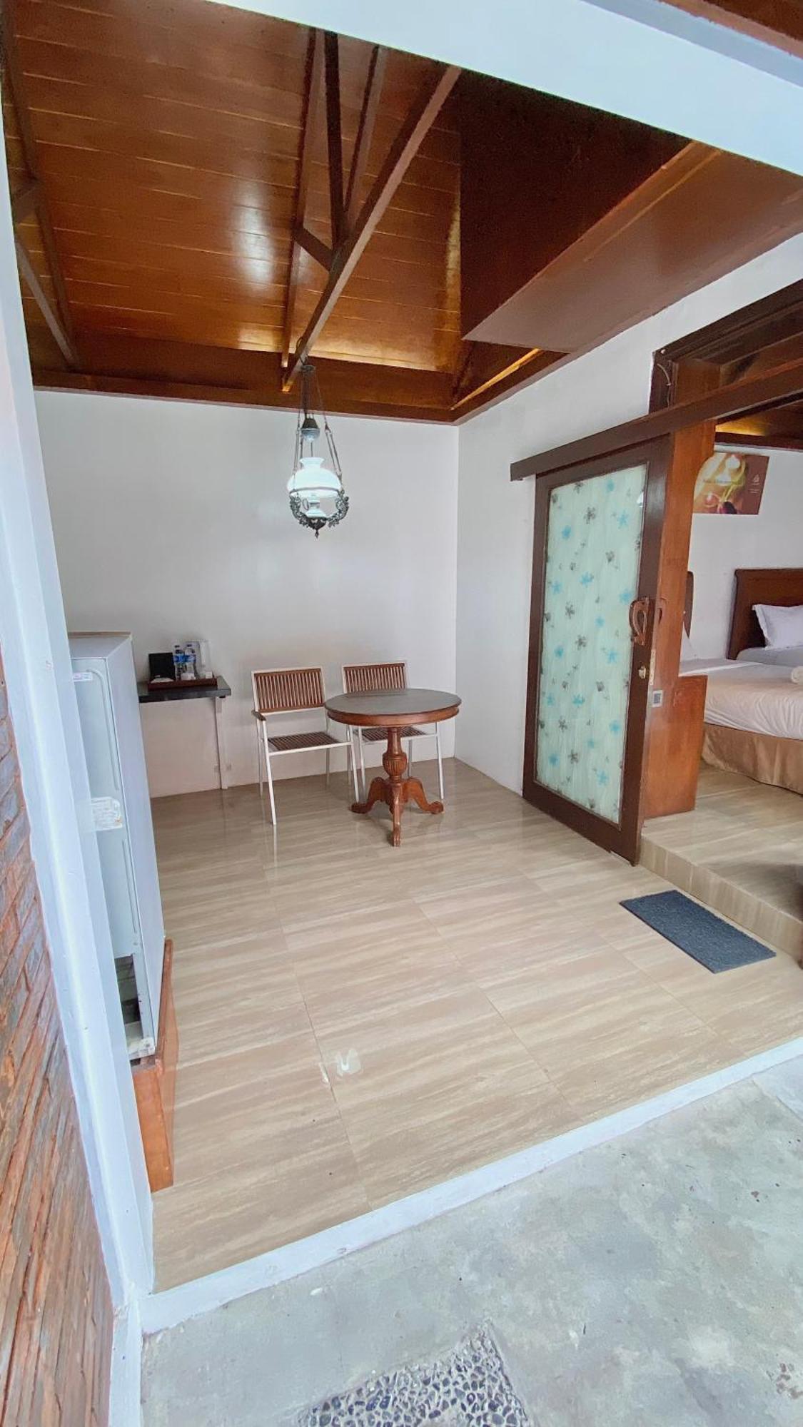 Chrome Hotel & Resort Solo Colomadu Eksteriør bilde