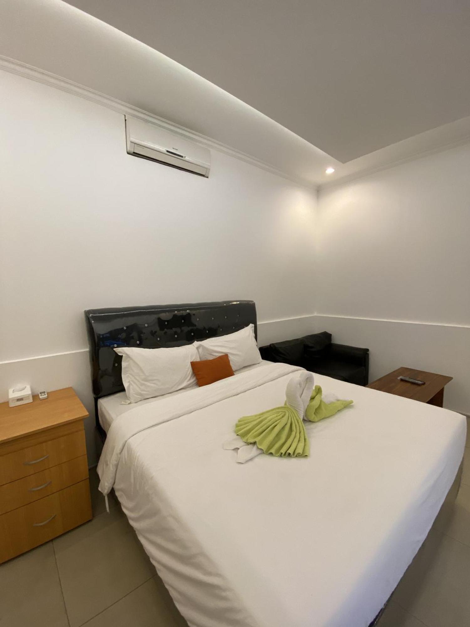 Chrome Hotel & Resort Solo Colomadu Eksteriør bilde